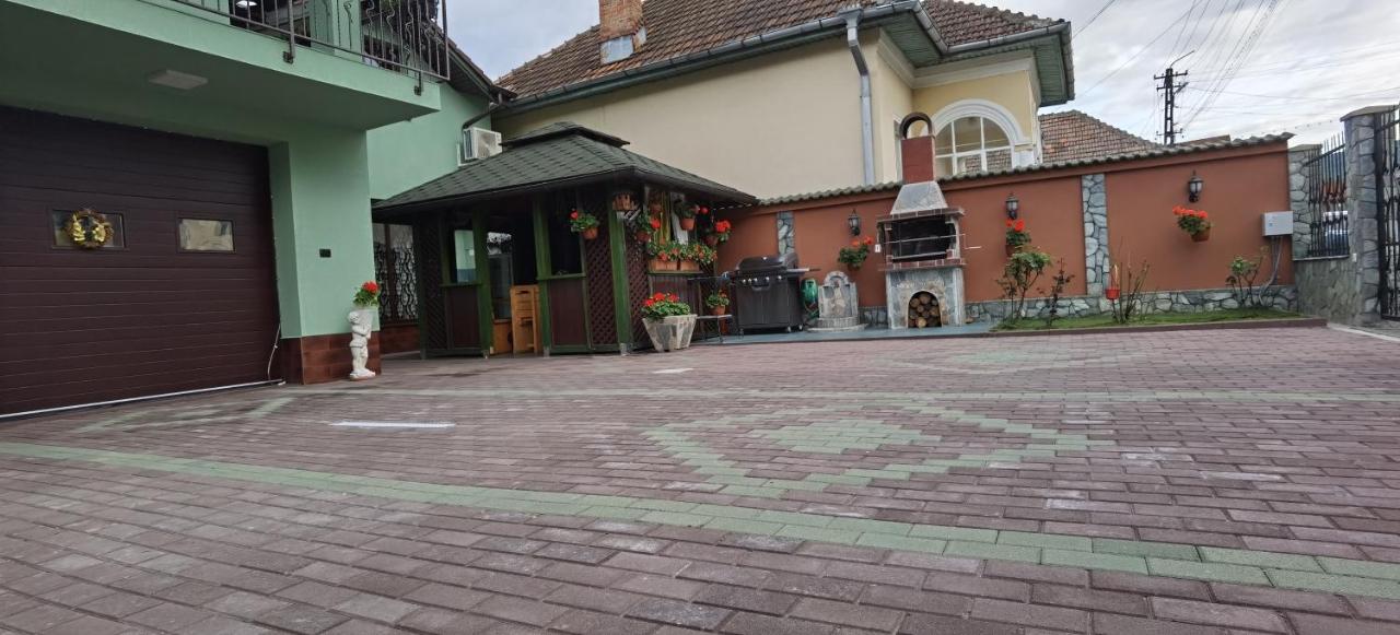 Casa Cizi Hotel Călimăneşti Exterior foto