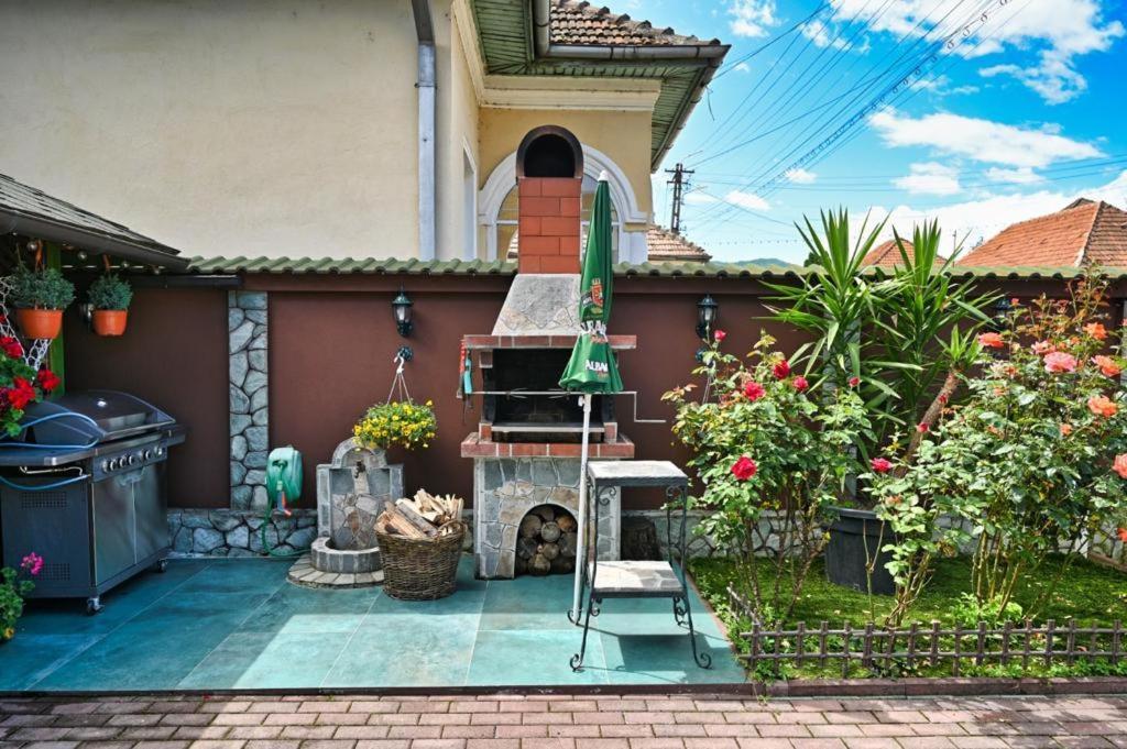 Casa Cizi Hotel Călimăneşti Exterior foto